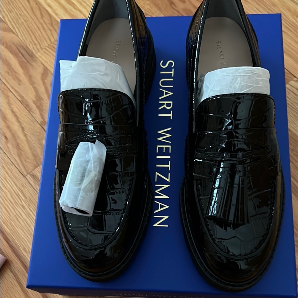 NWT Stuart Weitzman Adrina Loafer